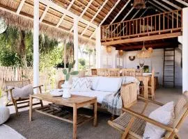 Rote White House - Secluded 4BR Coastal Haven