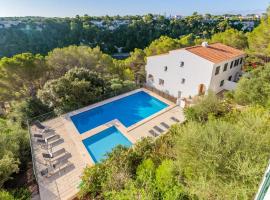 VILLA NUEVA II, hotel v destinaci Cala Galdana