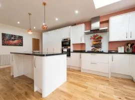 4 Bed house Parking 5 mins Sidcup Station - Pass the Keys