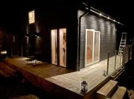 AC och nära sjö, fri parkering och städ,Wifi 100 mbit