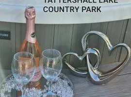 A HOME AWAY HOT TUB RETREAT AT Tattershall lakes country park