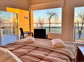 Casa Laguna de Gomez, con increíble vista a la laguna-, hotel in Junín