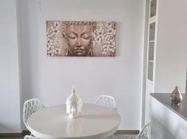 Bonito Penthouse en Campo de Golf con Piscina, Hotel in Las Pedreñas