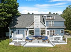 Luxury Riverfront Retreat Hot Tub, Game Room, Gym, hotel in Woodstock