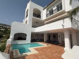 Villa Maringa - Family Friendly, Private pool, Bbq, Amazing views