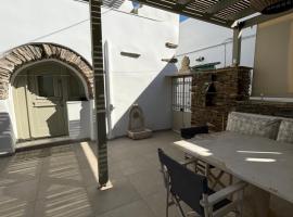 Serenity Living Platia, Tinos, готель у місті Platiá