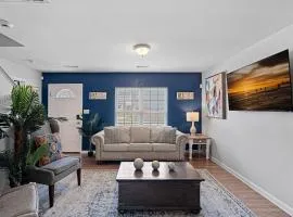 Cozy 4BR Home Near Uptown -King Bed- Jacuzzi
