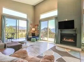 Gorge Retreat - Modern Carson Home with Mtn Views!