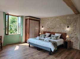 Gîtes et Chambre d'Hôtes Le Vieux Chêne, accessible hotel in Lhuis