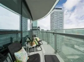 Superior Lakeview Luxury 3-Bedroom Suite on High Floor