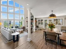 Luxury Tahoe Vacation Rental with HotTub & Lake Views
