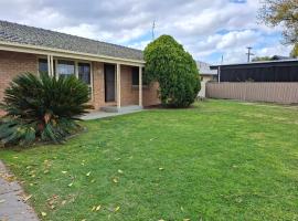 Pakenham Central, vila v destinaci Echuca