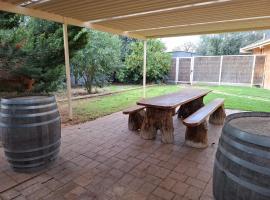 Pakenham Central, cheap hotel in Echuca