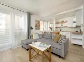 Jasny Apartament z 2 Balkonami Wrocław Partynice by Noclegi Renters