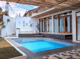 Cottonwood Villa Samani Pool HOT-Jacuzzi Billyard, hotel in Bandung