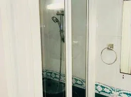 The Bliss 9 Home Stay, En-suite, Self check in with smart lock, Non Smoking Home in and out, Zero tolerance for noise after 11pm