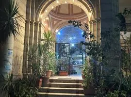 Nice stay in modern 2 bedroom flat with 3ACs, 2Flat screen TVs, Free Wi-Fi large balcony in the heart of Alexandria