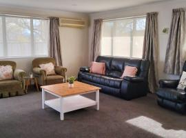 Cozy Home close to Town, vila v destinaci Blenheim