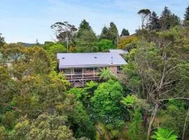 Azimuth - Spacious Family Retreat with City Views