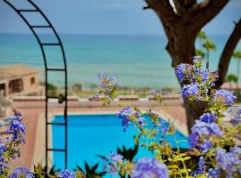 Home 120, Mansion Alhamar, hotel v destinaci Sitio de Calahonda