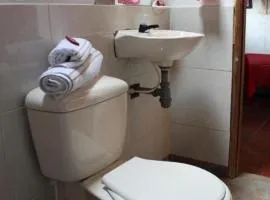 Bella casita de adobe vía a la laguna de Tota