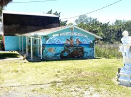 Neptune's Grotto Old Florida Adventure Retreat, hótel í Spring Hill