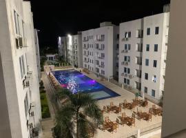 Apartamento en Cove&ntilde;as, medenc&eacute;vel rendelkező hotel Cove&ntilde;asban