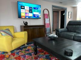 1 Mi to Stadium -dog friendly-fence yrd, hotel in Tallahassee