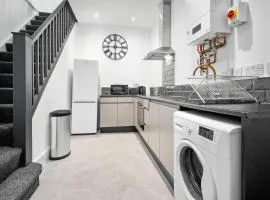 Luxe Apartment - Rowley Regis - Parking - Top Rated - Netflix - Wifi - 49BG