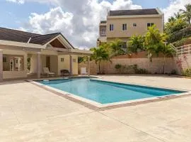 Townhouse-sleeps 4-pool-bbq-gated community
