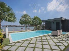 Plubpla Samut River Villas, casa rústica em Ban Bang Chakreng