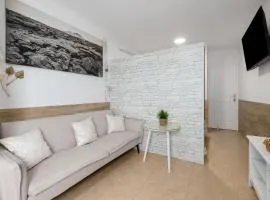 Vista Blanca Room 1