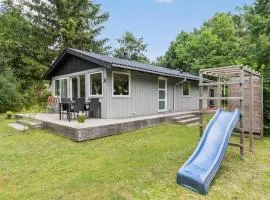 2 Bedroom Nice Home In Rønde