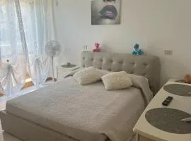 Bellissima stanza con parcheggio gratuito