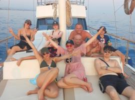 Vip boat, barco en Side