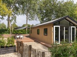 Schitterend 4 persoons Tinyhouse met HOTTUB aan de bossen in Putten 4-16, khách sạn ở Putten