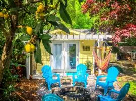 Romantic Beach Style Cottage close to everything!