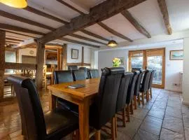 RYTON GRANGE FARMHOUSE to sleep 12