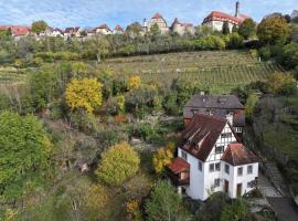 Ferienhaus Kobolzeller Schlößchen a.d.Weinsteige, hotel in Rothenburg ob der Tauber