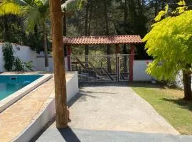 Cantinho na roca com piscina