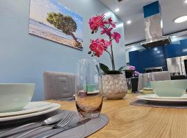 Your private paradise close by the beach!, vila v destinaci Palm-Eagle Beach
