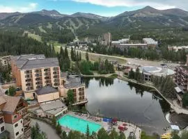 NEW! Marriott Slope View Ski in Ski out Luxury Studio Sleeps 4 Full kitchen, Amenities & Paid Parking