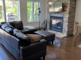 Maison avec vue sur le Mont St-Anne et avec spa, hotel i Beaupré