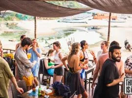 This is it Beachfront - Rooms, Cafe & Events