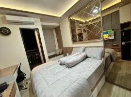 Apartement Trans Park Cibubur By Raya Property With Netflix