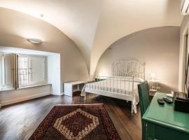 Residenza Cavour, гостьовий будинок у місті Ачиреале