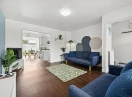 Modern 3BR, Contractors, relocations, families, free parking, fast WiFi