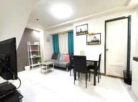 Serenity Loft, near QC's Vibrant Scene and Dining