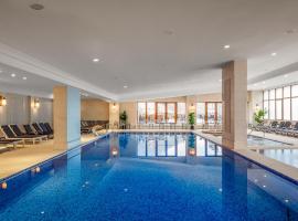 Grand Hotel Minerva Resort & SPA, hotel dengan parkir di Baile Herculane