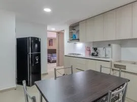 Apartamento en laureles con piscina y parqueadero 402